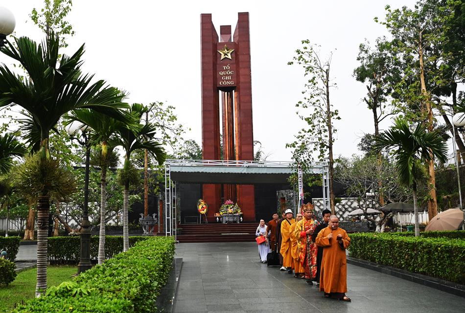 Điện Biên: Chùm ảnh lễ dâng hương rước linh các anh hùng liệt sĩ tại các nghĩa trang về đồi A1